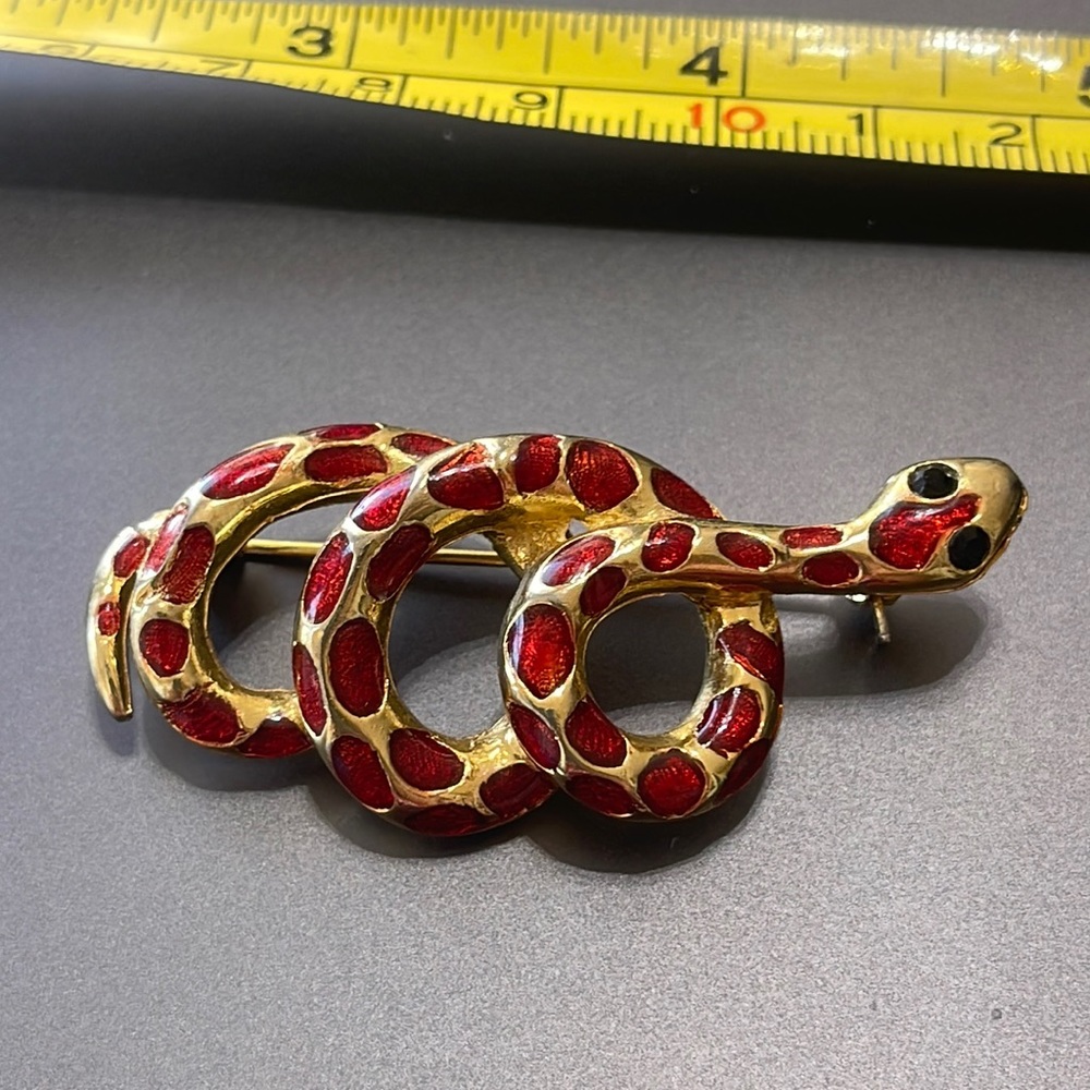 Vintage snake red with black eyes in a coiled position brooch